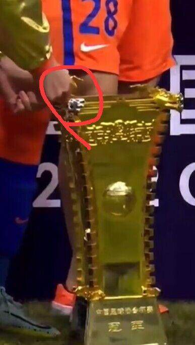 IM电竞官网-泰山夺冠掰坏奖杯 众将发文庆祝孙兴慜也来点赞